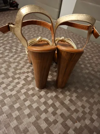 Zapatos tacón plataforma Gloria Ortiz dorados