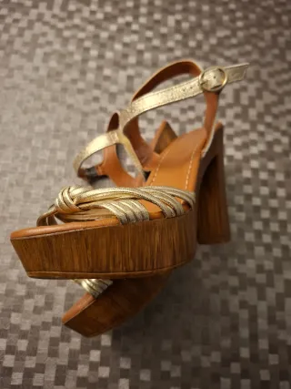 Zapatos tacón plataforma Gloria Ortiz dorados