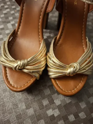 Zapatos tacón plataforma Gloria Ortiz dorados