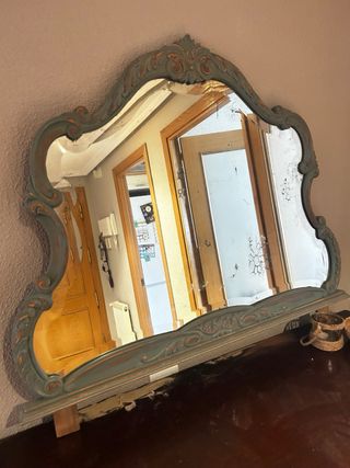 Cómoda antigua de madera maciza