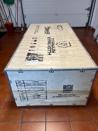 Caja de madera reforzada