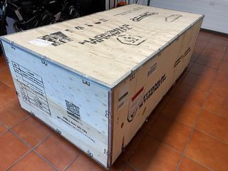 Caja de madera reforzada