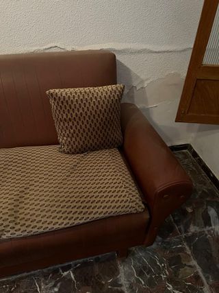 Divano in pelle marrone