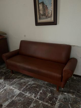 Divano in pelle marrone