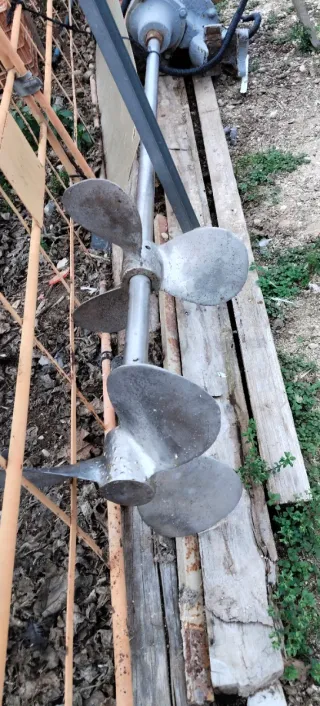 Motor con hélice para mezclas