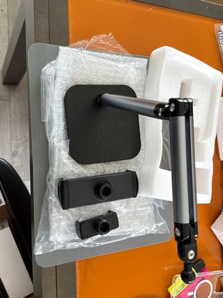 Soporte Tablet/Móvil Trípode Ajustable