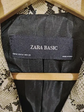 Blazer Zara estampado serpiente