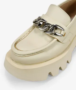 Mocasines Beige en Piel con Cadena Plataforma