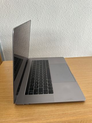 MacBook Pro 15'i7 16GB RAM 500GB SSD + Office 2019