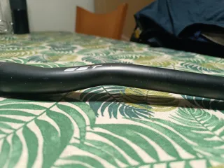 Manillar de bicicleta negro