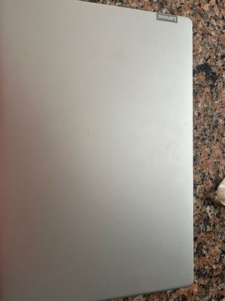 Portátil Lenovo Plata y Negro