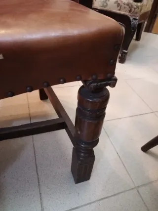 Poltroncina studio pelle con testa decorativa