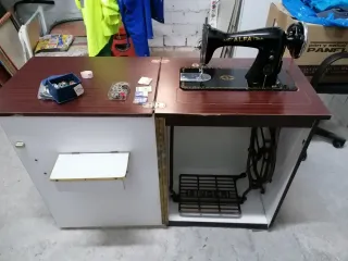 Máquina de coser Alfa antigua