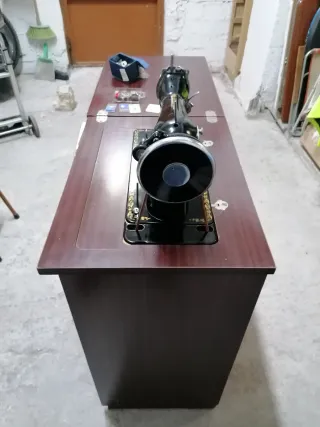 Máquina de coser Alfa antigua