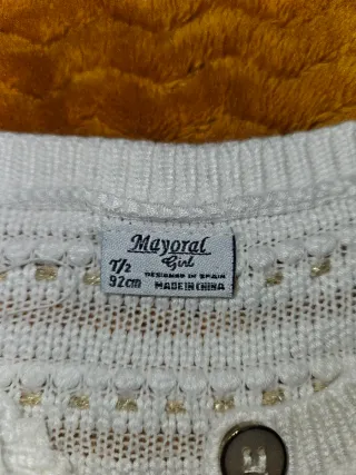 Casaco Mayoral branco com detalhes dourados