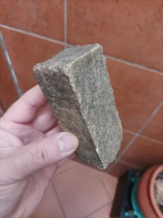 Lote de piedra para Ángel