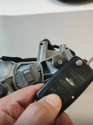 Clausor y bombín SEAT Leon mk2 1P. Leer descripcio