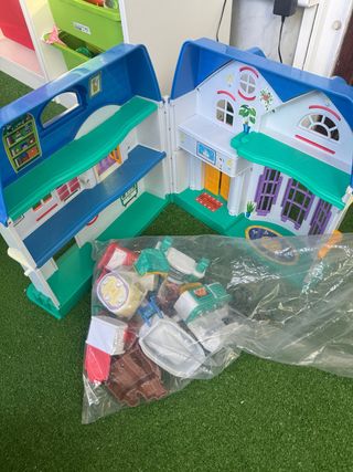 Casa de muñecas plegable con accesorios