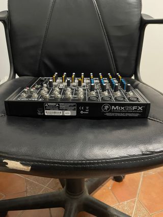 Console di mixaggio Mackie 12 canali