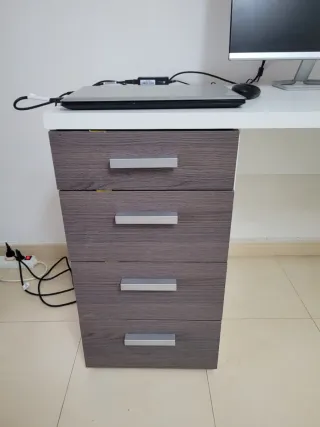 Escritorio Blanco con Cajones Marrones