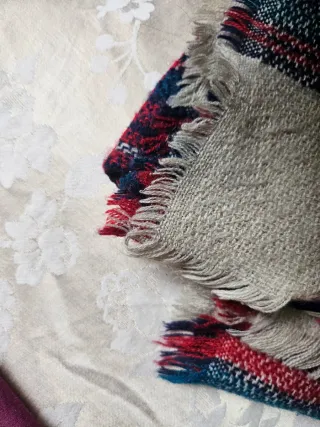 2 Bufandas Invierno Multicolor y Roja