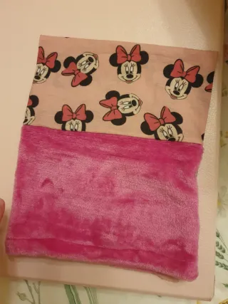 2 cuellos infantiles Paw Patrol y Minnie