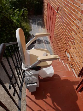 SILLAS SALVAESCALERAS EN CABEZON DE LA SAL