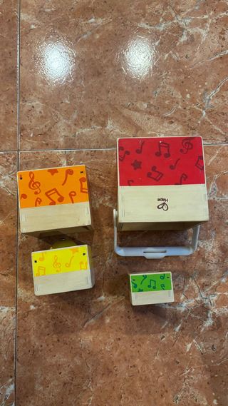Caja musical Hape de madera