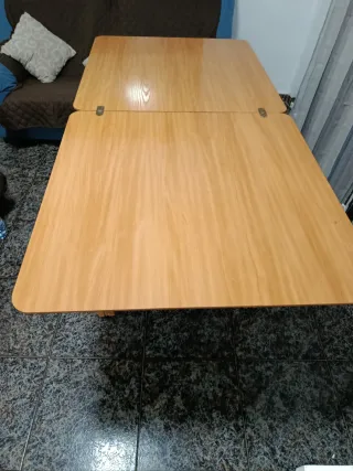 Mesa de comedor extensible de madera