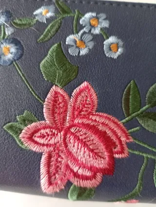 Cartera monedero mujer bordada
