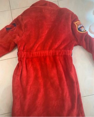 Vestaglia bambino rossa con bordi blu