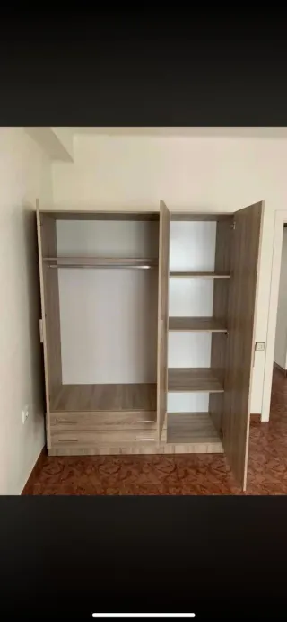 Armario de madera