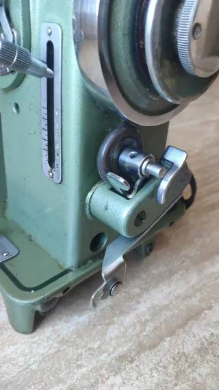 Máquina de Coser Refrey 427