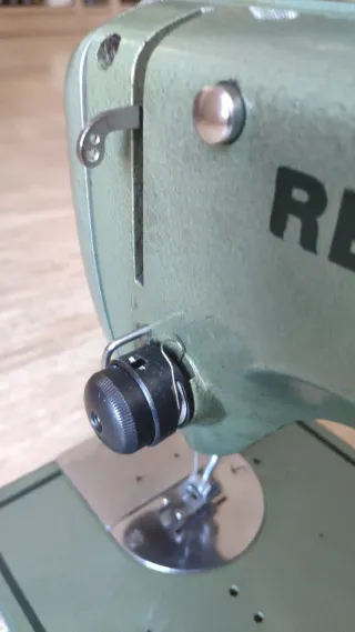 Máquina de Coser Refrey 427