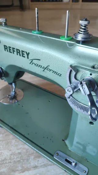 Máquina de Coser Refrey 427