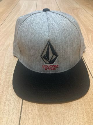 Gorra Volcom Gris y Negra