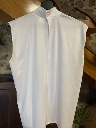 Camisa blanca cuello mao tejido disfraz