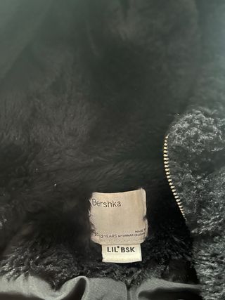 Cazadora pelo corta negra