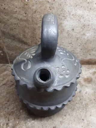 Botijo antiguo de barro