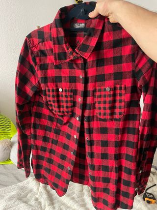 Camisa cuadros roja y negra calavera