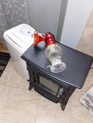 Applique da parete in legno e vetro