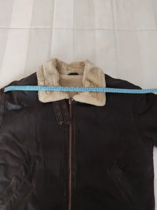 Chaqueta de piel marrón con forro