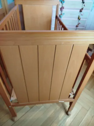 Cuna de madera