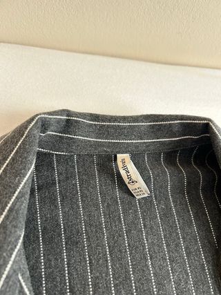 Blazer Stradivarius Gris Rayas Blancas Talla XS