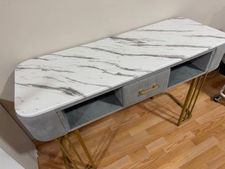 Mesa de manicura elegante