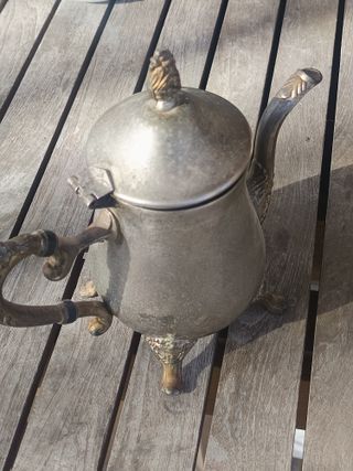 Tetera antigua de peltre