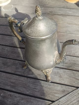 Tetera antigua de peltre