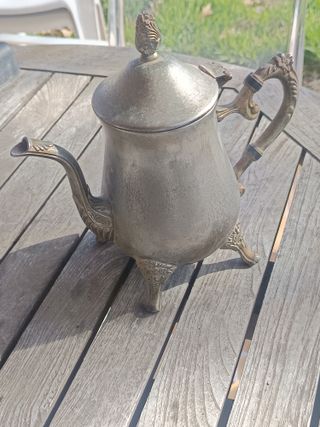 Tetera antigua de peltre
