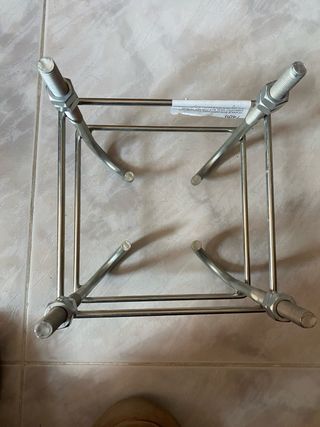 Herraje para empotrar soportes en hormigón