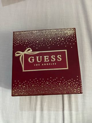 Conjunto Guess Pulsera y Pendientes Dorados